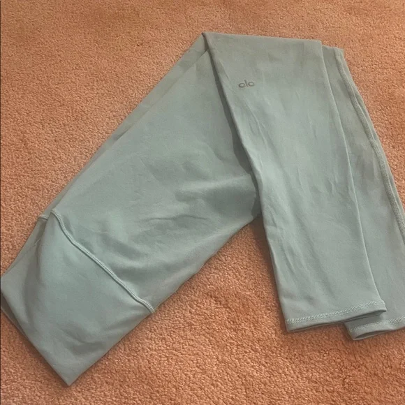 ALO Yoga Sky Blue Leggings in excellent condition - Picture 1 of 15